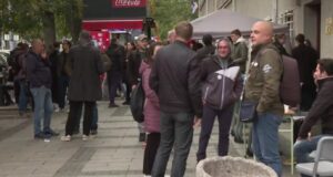 nastavljena-blokada-pete-gimnazije,-roditelji-traze-hitnu-intervenciju-evropske-komisije-zbog-„nasilja-rezima“-–-nedeljnik
