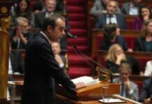 francuski-premijer-lekorni-nudi-suspenziju-penzione-reforme-do-2027.-kako-bi-spasio-vladu-od-pada-–-nedeljnik