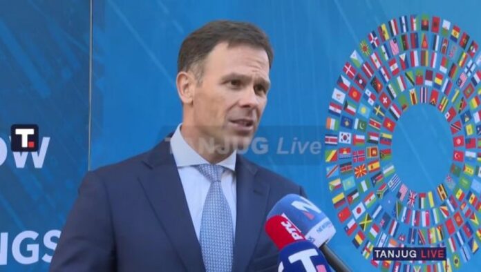 sinisa-mali-u-vasingtonu:-„srbija-se-i-dalje-dobro-drzi“-(video)