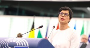 marta-kos-u-ep:-srbija-mora-glasno-da-odabere-eu,-prekine-ruske-narative-i-istrazi-nasilje-policije-–-nedeljnik