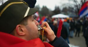 niski-studenti-skupljaju-donacije:-pesace-do-novog-sada-na-godisnjicu-tragedije-–-nedeljnik
