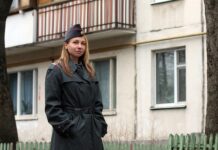 trudna-milica-todorovic-nastupala-pod-satorom-–-zapevala-u-narodnoj-nosnji-(video)