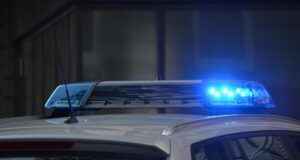 studenti-iz-novog-pazara-nastavili-ka-kosjericu-nakon-sto-nisu-dozvolili-policiji-da-ih-nezakonito-pretrese-–-nedeljnik