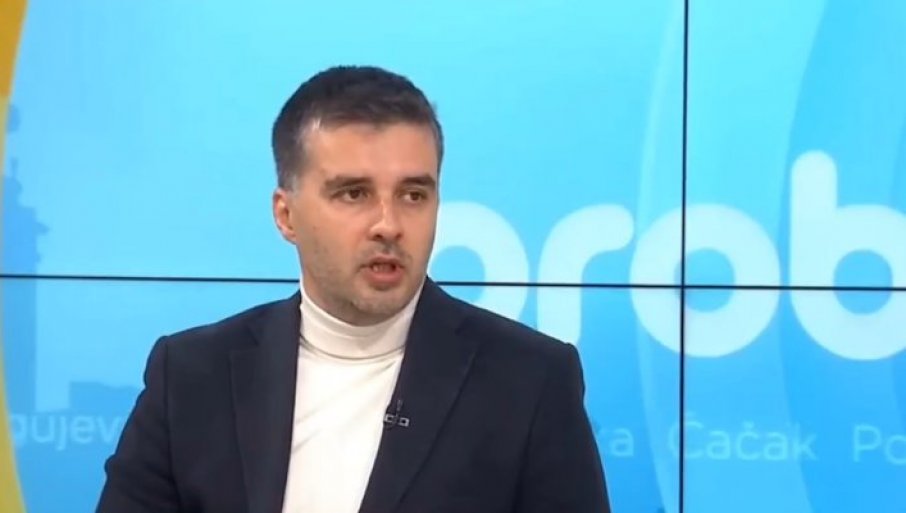 bukti-rat-blokadera,-plenumasi-sa-fon-a-udarili-na-savu-manojlovica:-zasto-zelis-da-se-okoristis-i-profitiras-na-smrti?-(foto) bukti-rat-blokadera,-plenumasi-sa-fon-a-udarili-na-savu-manojlovica:-zasto-zelis-da-se-okoristis-i-profitiras-na-smrti?-(foto)