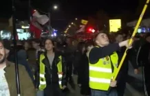 Studenti iz Novog Pazara stigli u Obrenovac: Dočekao ih veliki broj građana sa bakljama i muzikom – Nedeljnik studenti-iz-novog-pazara-stigli-u-obrenovac:-docekao-ih-veliki-broj-gradjana-sa-bakljama-i-muzikom-–-nedeljnik