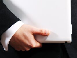 „sako-moze-samo-da-prdi“:-kolega-opleo-po-polumenti-nakon-optuzbi-da-mu-je-ukradena-pesma